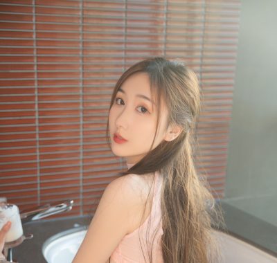 江真真(秀人网) – 秀人内部私购无水印套图1套 760MB