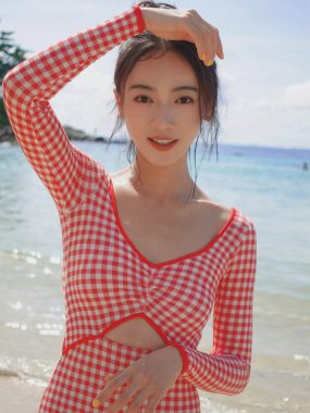 吴谨言泳装照片高清壁纸合集18P 照片总共大小29.2MB[网盘下载]